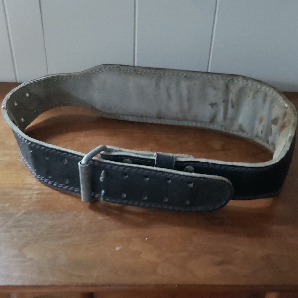 Vintage Gold's Gym leather lifting belt